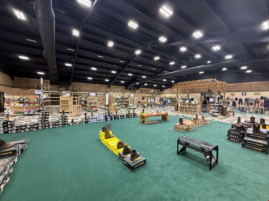 12,000 SF Retail/Warehouse Building -