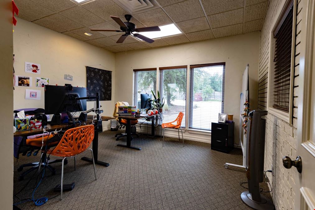 3010 W Park Row Dr, Pantego, TX 76013