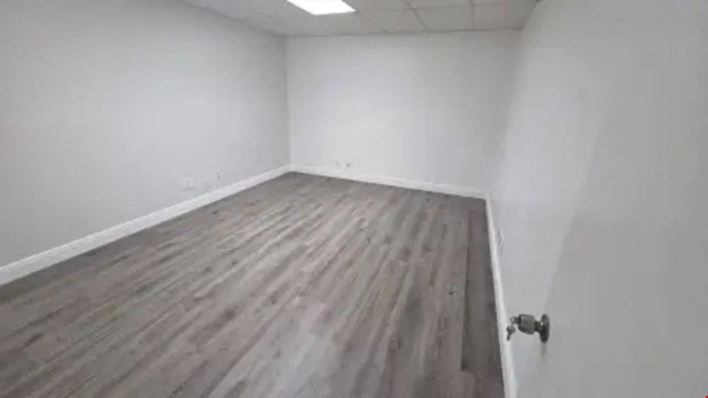 962 SF Suite 207 Professional and Medical Office Space