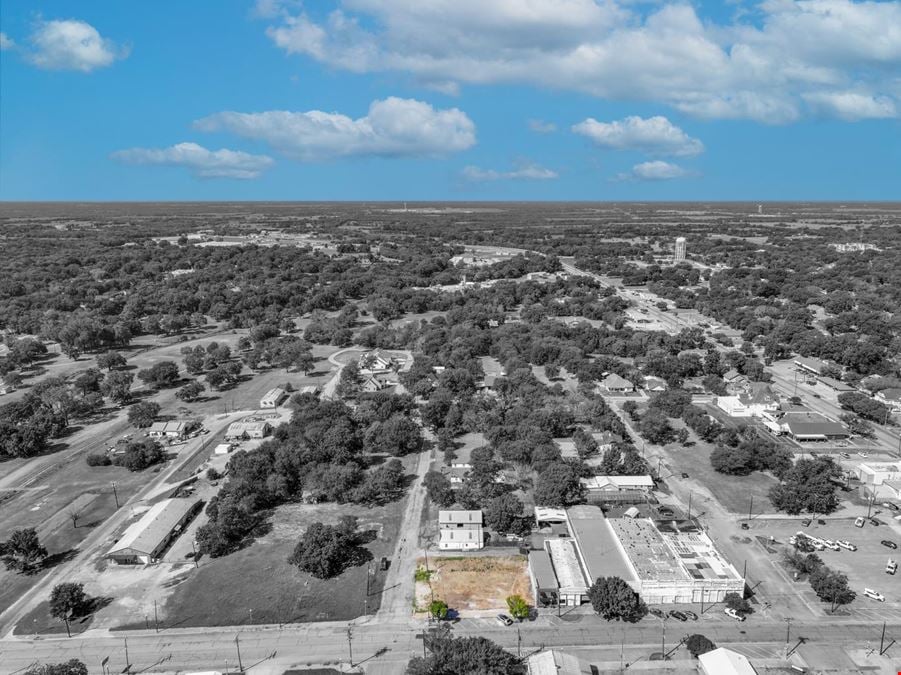 Land for Sale in Downtown Bonham