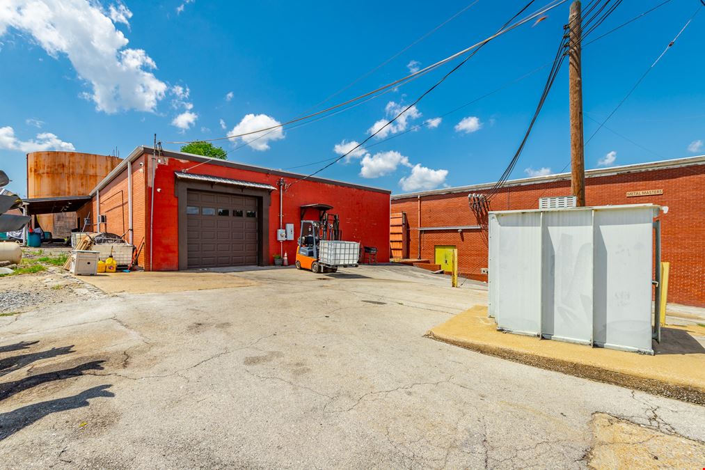 1905 N Chamberlain Industrial ±29,862 SF
