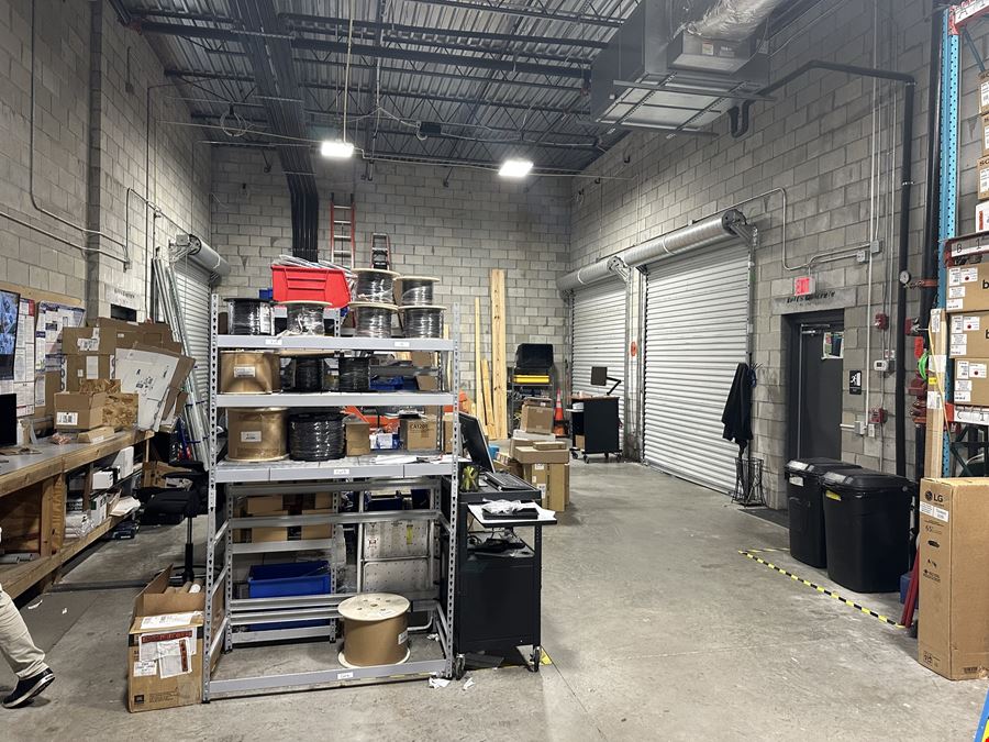 Class A Flex Building in Southside Jacksonville with NATIONAL TENANT