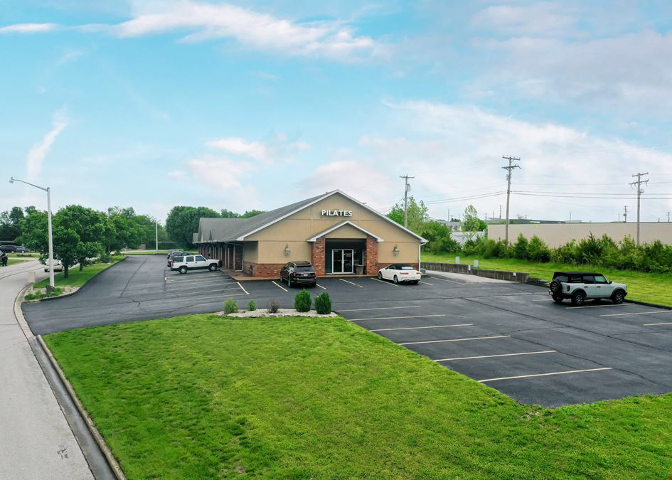 1,100 SF Retail / Office Spaces For Lease in Ozark