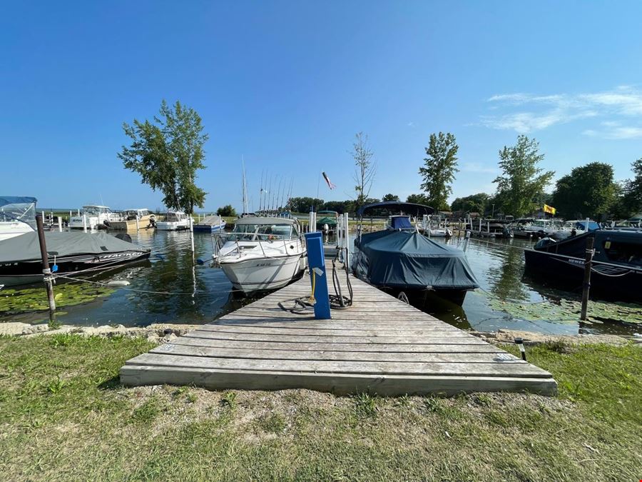 Pointe Au Gres Marina & Campground 