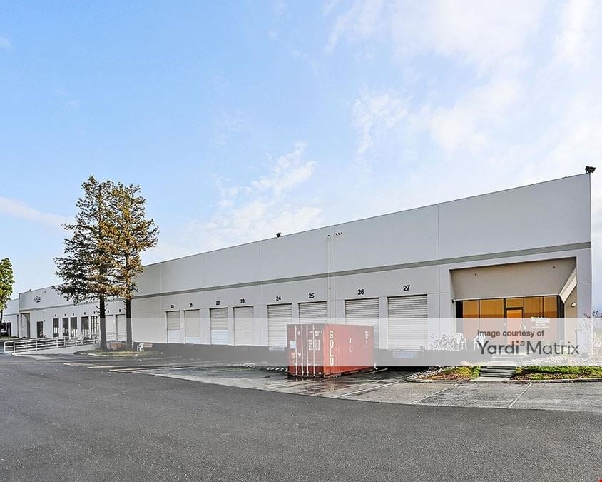 Trimble Distribution Center - 400-430 East Trimble Road