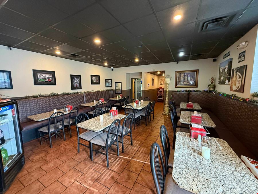 1,359 SF Freestanding Restaurant / Retail Building For Sale in Northeast Springfield
