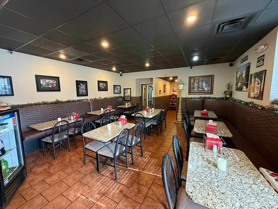 1,359 SF Freestanding Restaurant / Retail Building For Sale in Northeast Springfield