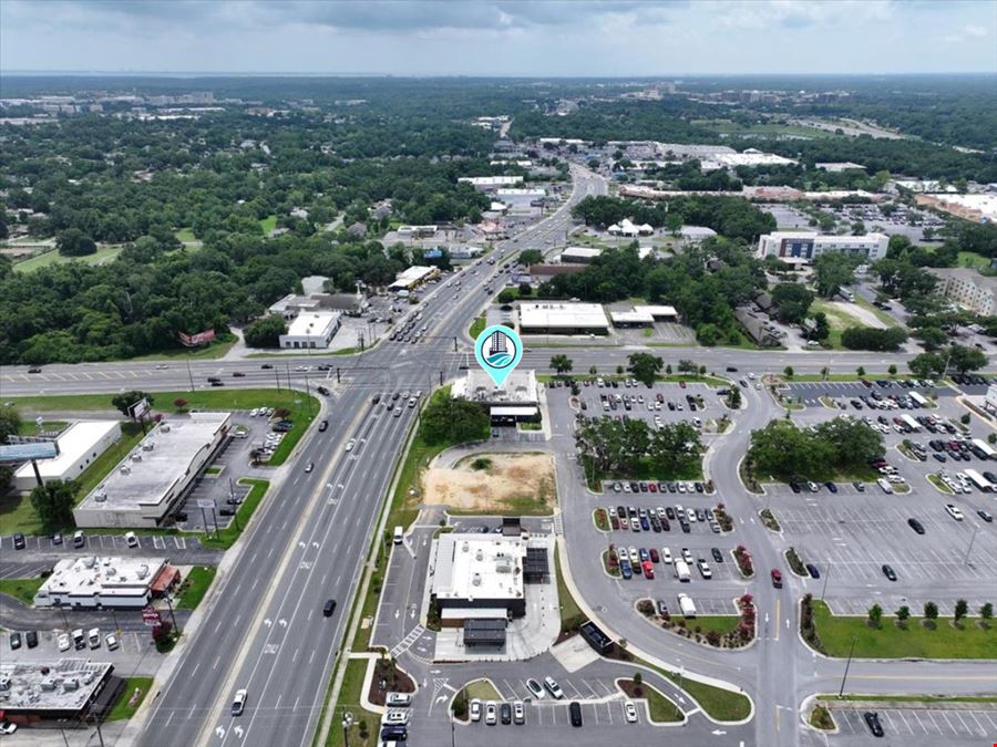 7000 N Davis Hwy | National Anchored Strip Center