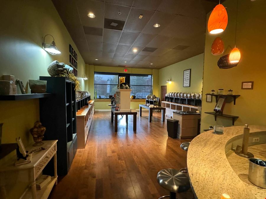 950 SF Retail Space across from Mt Vernon Plaza