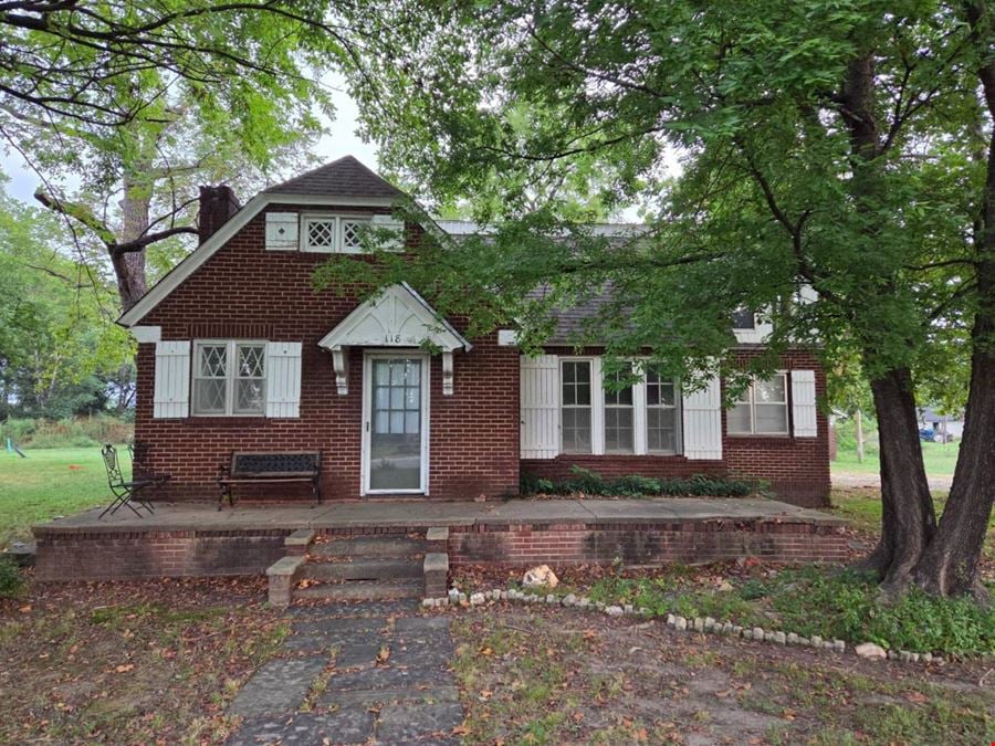 118 E Main St