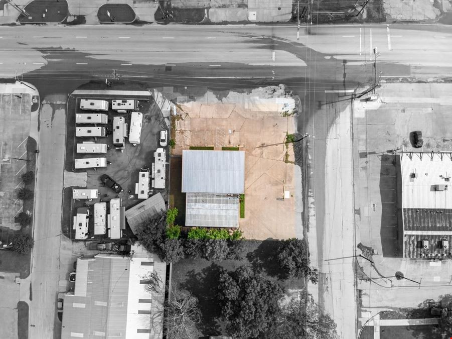 815 E Moore Ave