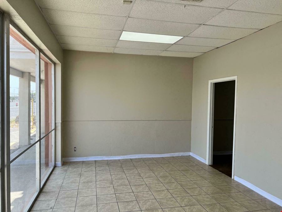 Dyer frontage retail FOR LEASE
