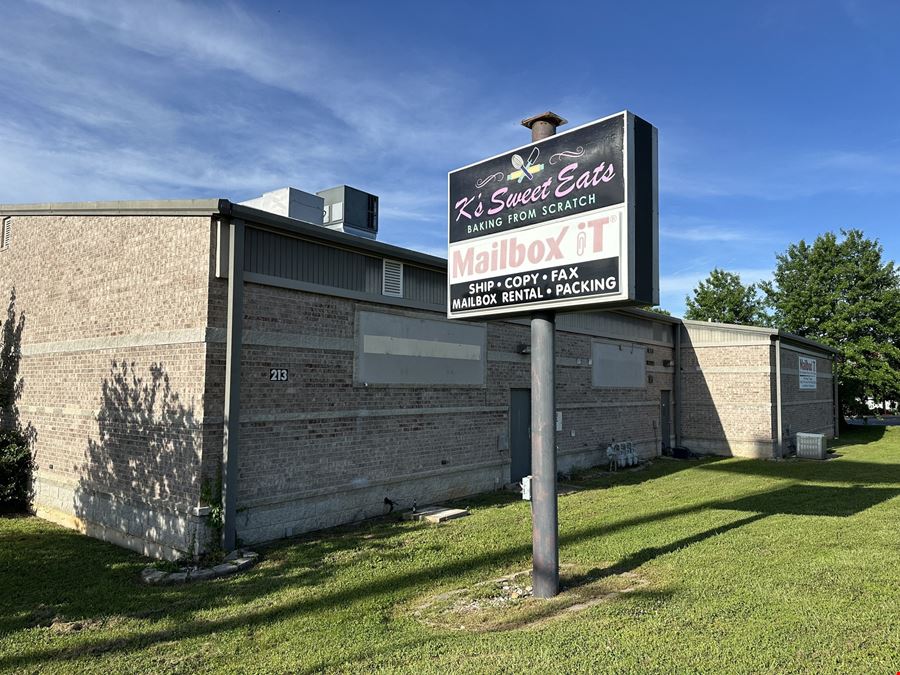 1,755 SF Restaurant / Retail Building For Lease in St Robert