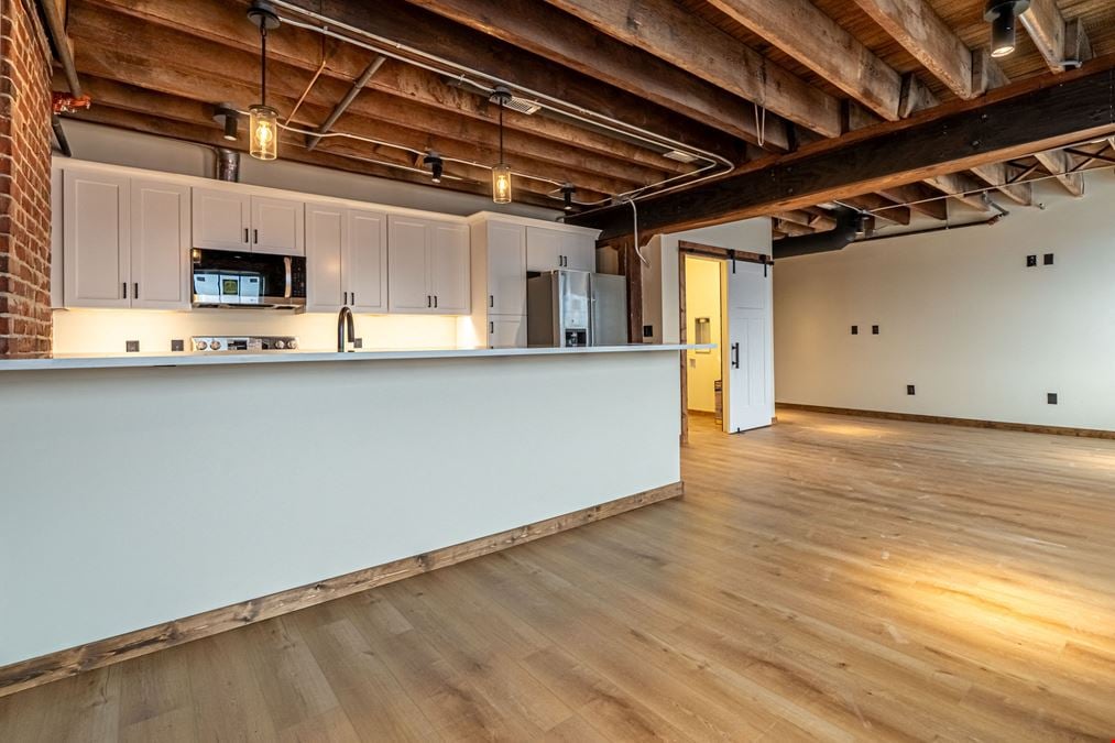 453 E Main St