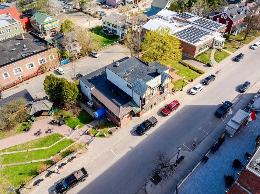 97 Main St