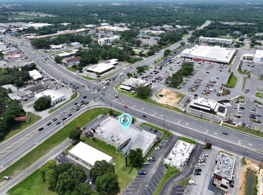 7000 N Davis Hwy | National Anchored Strip Center