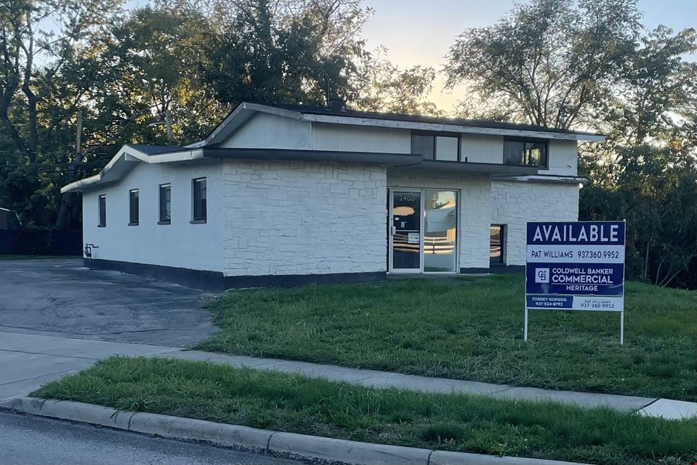 2400 E Dorothy LN