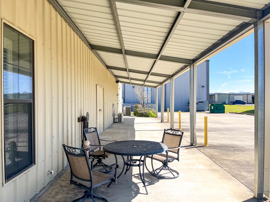 Updated Office with I-10 Frontage & Signage Potential
