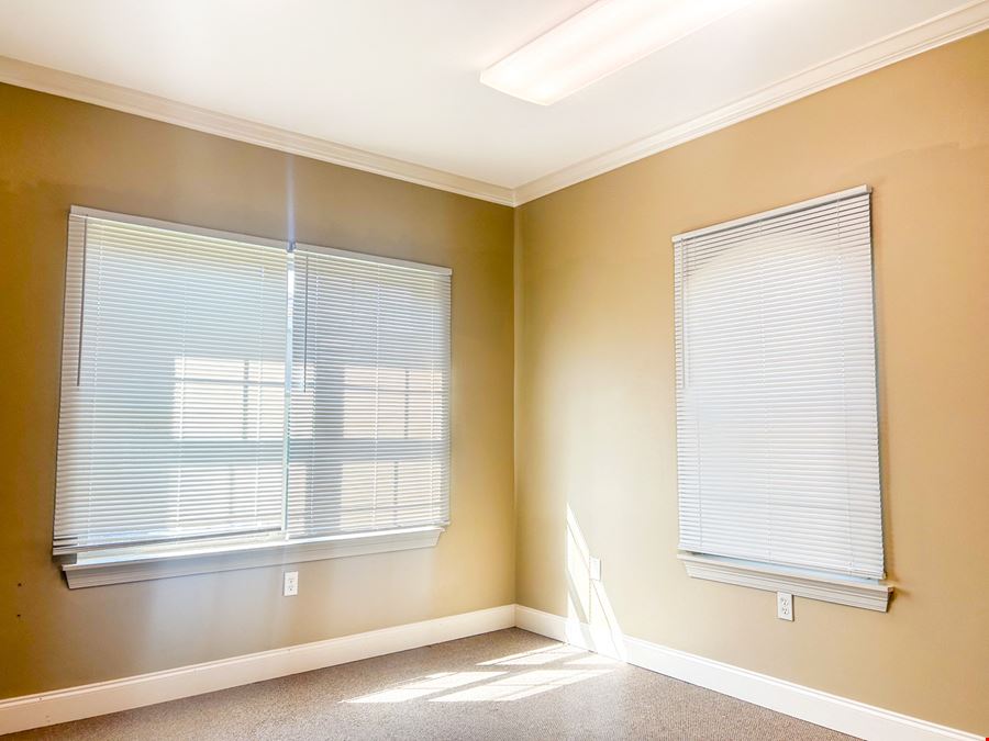 Sherwood Commons Office Center: Move-In Ready Suite for Lease