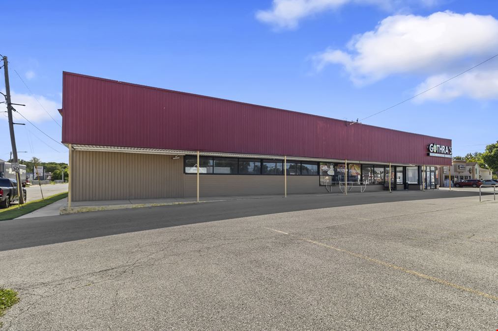 17,060 SF Former Grocery Store