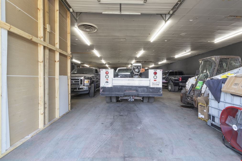 ±10,000 SF Multi-Tenant Industrial | ±5,000 SF Available | For Sale or Lease