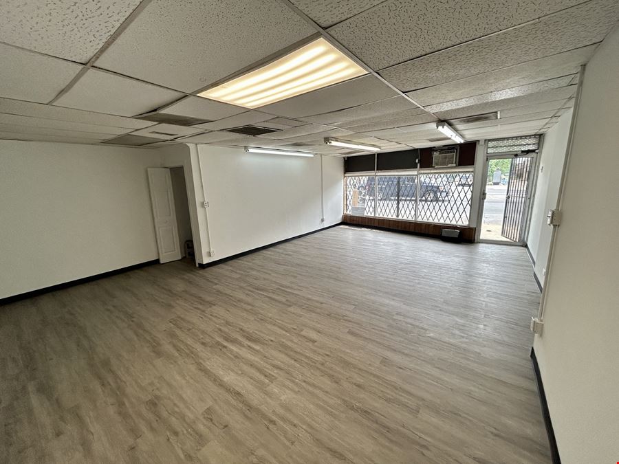5030 W North - +/-1,300 SF Commercial Storefront For Lease