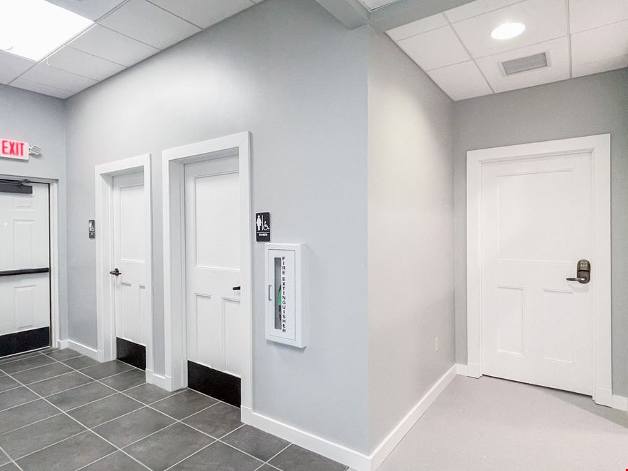 Renovated Garden Office Suites in Retail-Dense Corridor