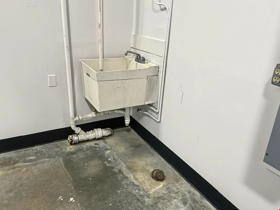2847 SF Small-Bay Industrial | Drive-In Door | Beverly, MA