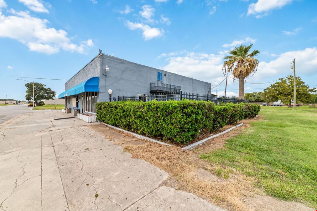 Cheap Retail! 330 Texas Ave (Texas City)