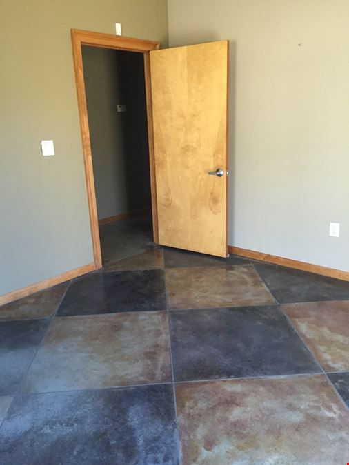5,000 sq.ft. Office / Warehouse w/ Fenced Yard