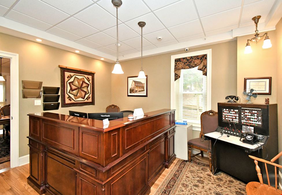206 N Main St