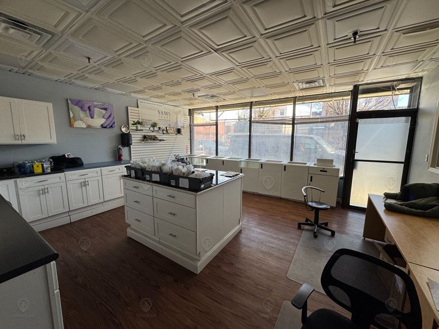 500 SF | 1081 Gates Avenue | Retail/Office Space With Glass Frontage for Lease