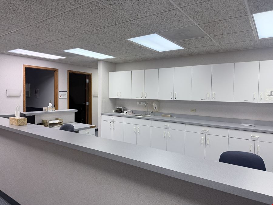 4.500 SF Office/ Medical Facility