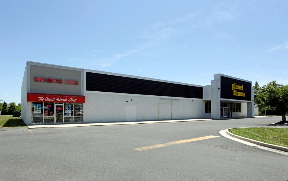 Planet Fitness Anchored Retail Center
