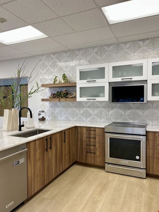 2000 W Hamilton Pl