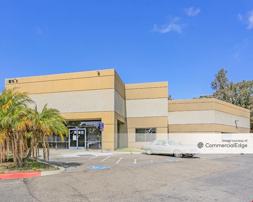 6115 Corte Del Cedro