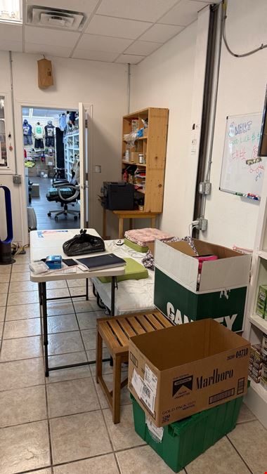 3,272 SF Convenience Store For Sale