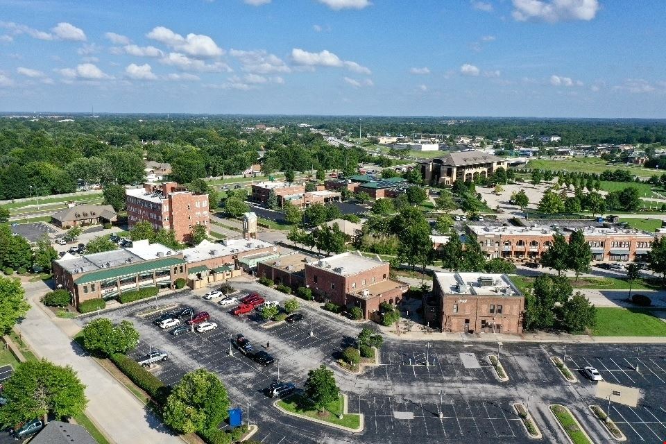 Owner Finance Available! +/- 2,010 RSF Retail / Office in Chesterfield Village