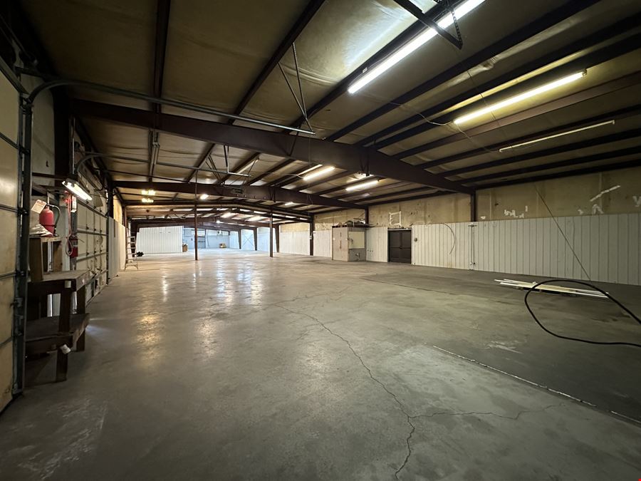 8,750 SF Office / Warehouse Building For Lease in Nixa