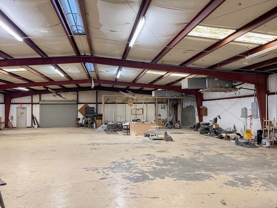 ±9,238 SF Value-Add Office/Warehouse in Industrial Corridor