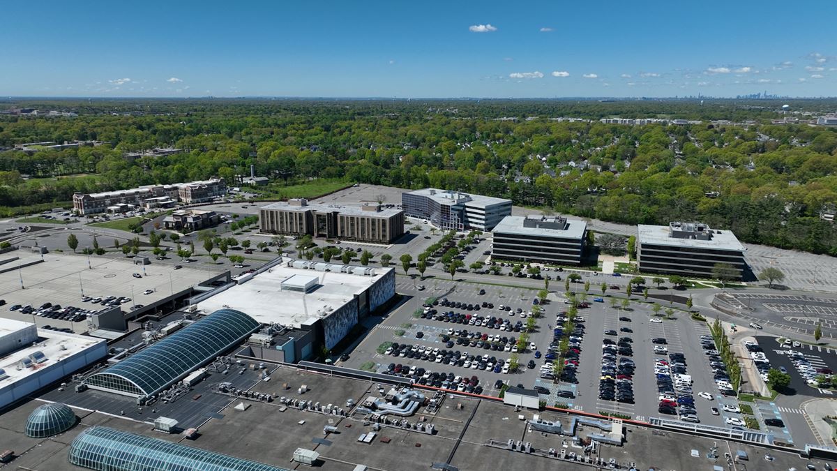 100 Garden City Plaza - +4 Acre Roosevelt Field - Land For Sale or Lease