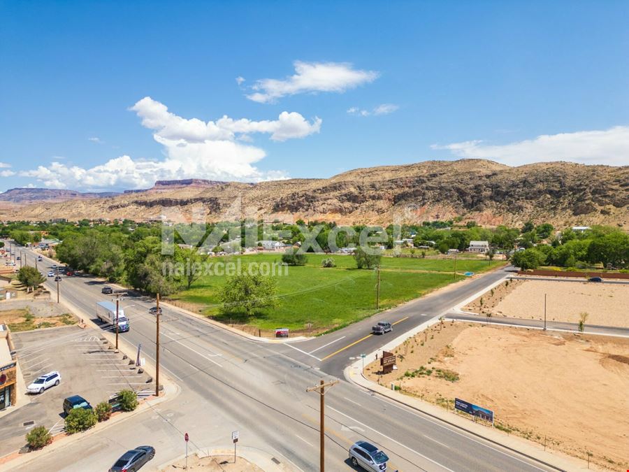 Corner Commercial Lot En Route to Zion National Park