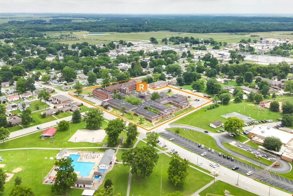 Vacant 115,000 SF Specialty Building on 5+ Acres | Illinois