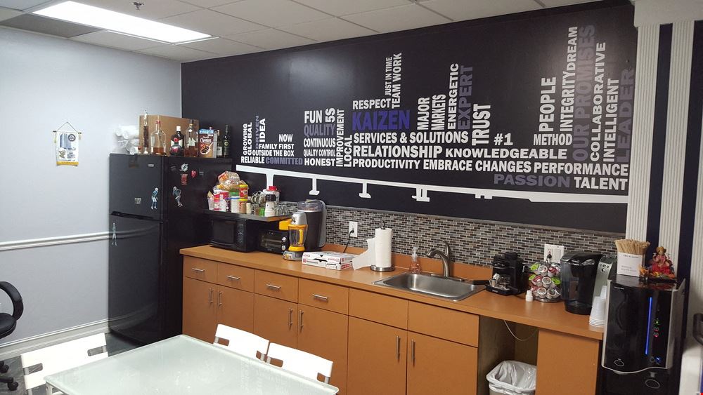 Retail Medical Office in Miami Airport Center for Sale or Lease