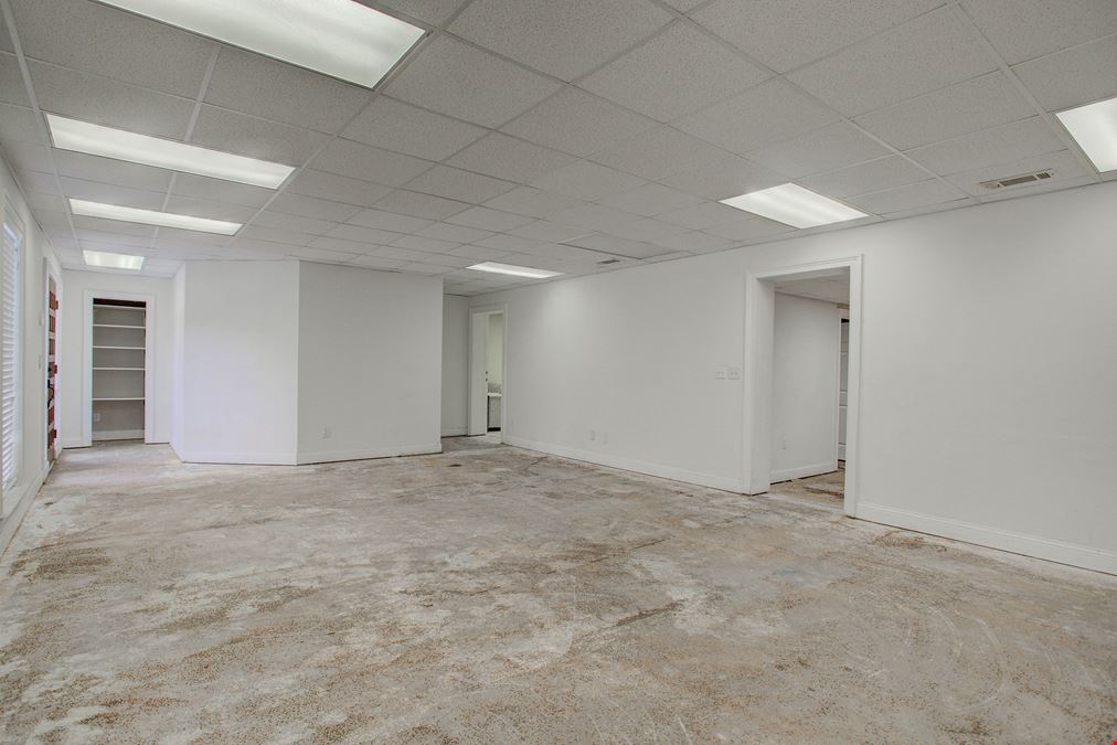 1.09± Acres with Warehouse/Showroom/Office