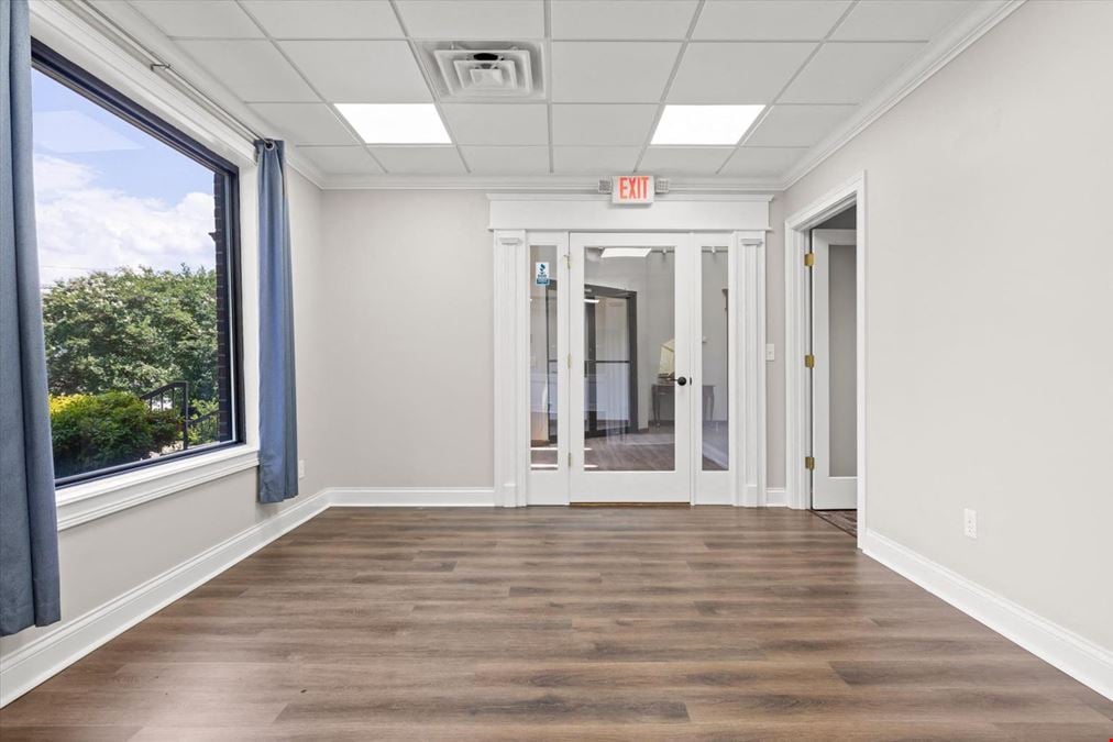2 Executive Suites 