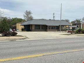 590 Roosevelt Road