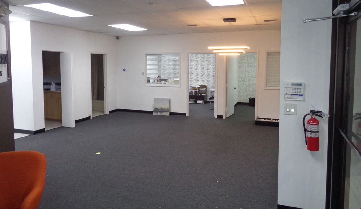 3,198 SQFT Office/warehouse drive-in door