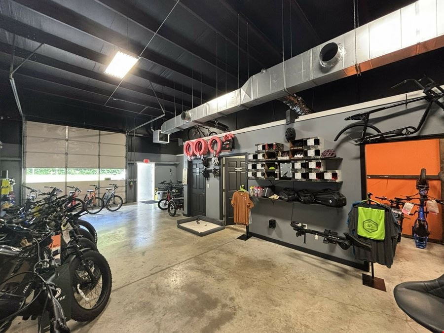 FOR LEASE: 1,250 SF Warehouse/Office Space in Ozark