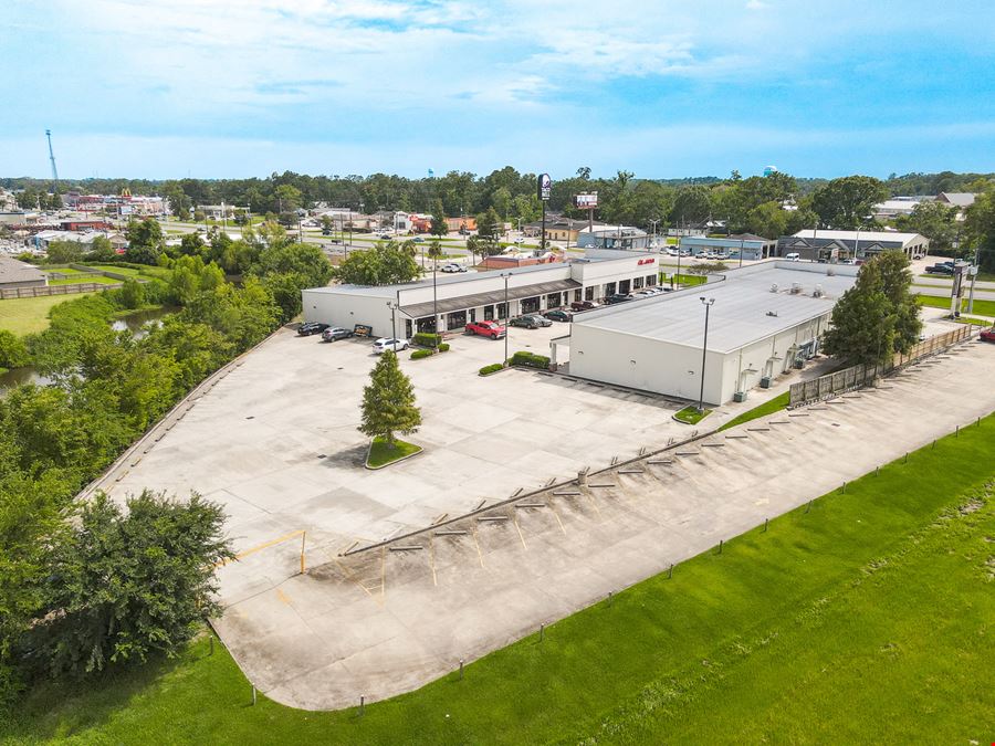 Retail Suite For Lease on Airline Hwy Strip Center